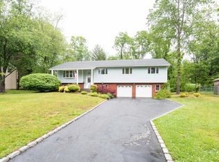 15 Briarheath Ave, Manalapan, NJ 07726
