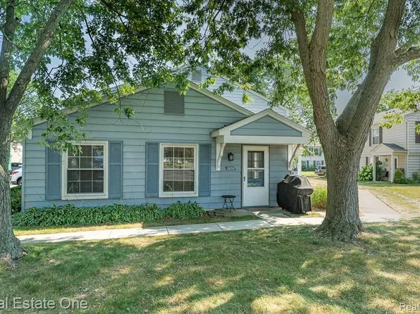 2652 Wildwood Ct, Lake Orion, MI 48360