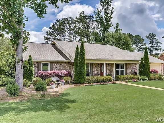 3rd image of 6101 Woodcrest Dr