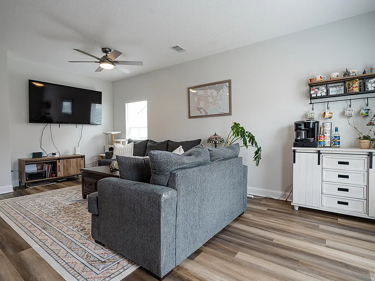 890 Grayson Ave — Photo 14