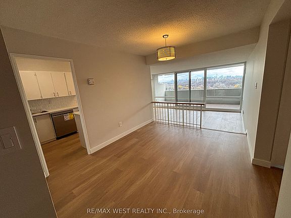 3rd image of 260 Scarlett Rd #1908