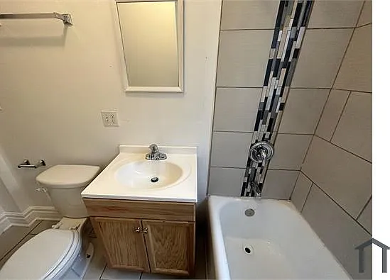 2 bed, $1,686 — Photo 3