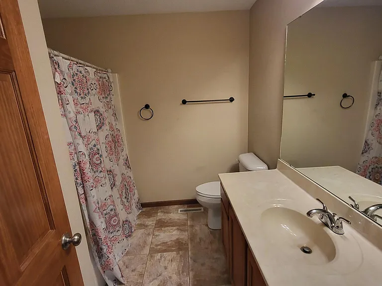 Upstairs full bathroom