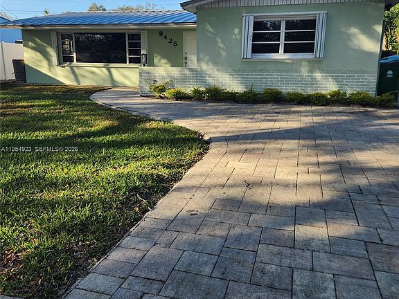 3rd image of 9425 SW 51st Pl