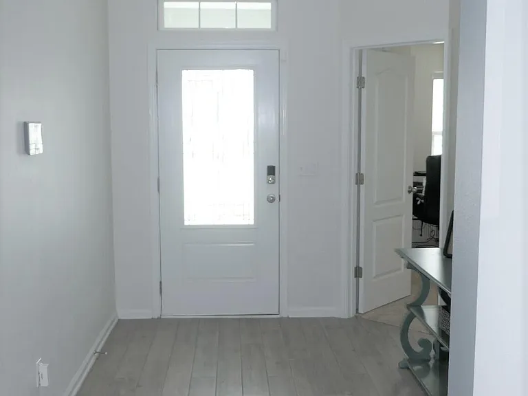375 Great Lakes Ct — Photo 4