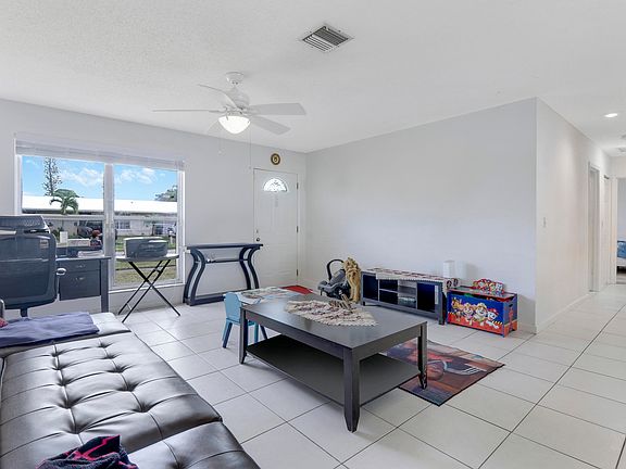 5th image of 824 SE Corto Court