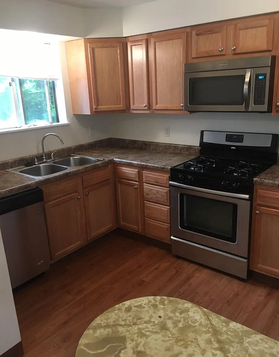 3 bed, 1232 sqft, $1,750 — Photo 3
