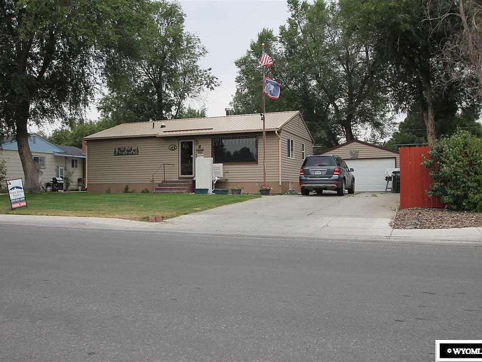 1st image of 1110 E Pershing Ave