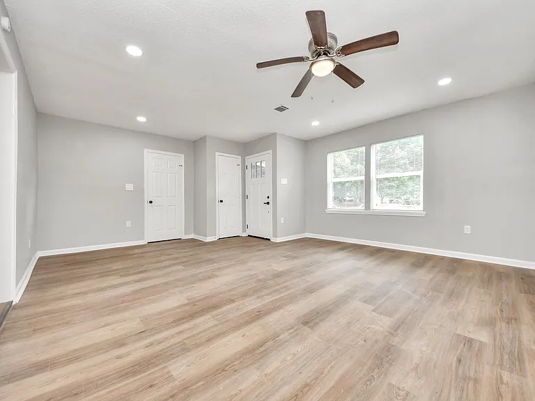 710 Canary Cir — Photo 6