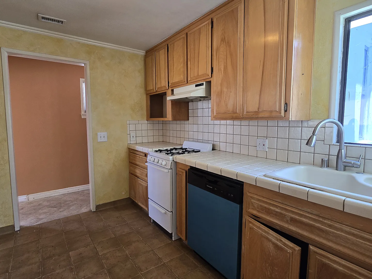 1 bed, 550 sqft, $1,700 — Photo 4