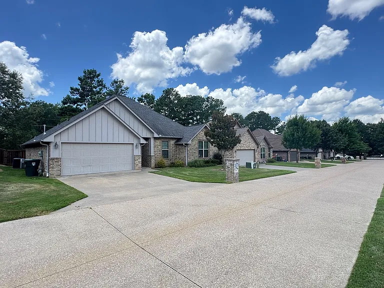 3988 Old Omen Rd — Photo 3