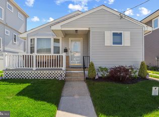 210 N Clermont Ave, Margate, NJ 08402