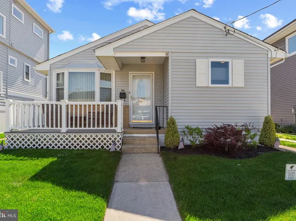 210 N Clermont Ave, Margate, NJ 08402