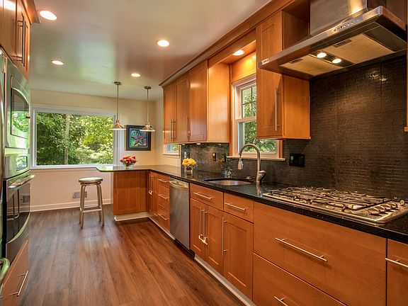 5th image of 8 Lundy Ln