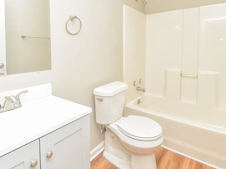 10407_029_bathroom_13191981.jpg