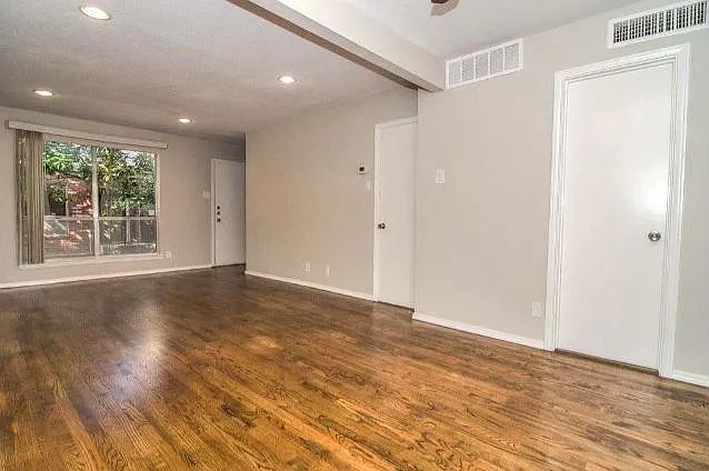 4525 Gilbert Ave #207 — Photo 5