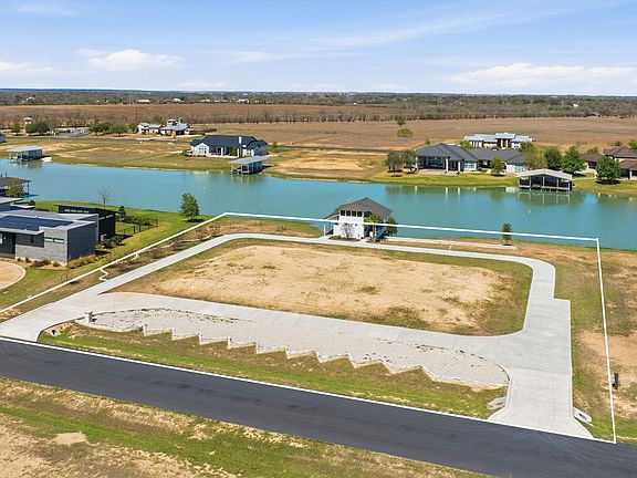 3rd image of 108 Lakeside Cv