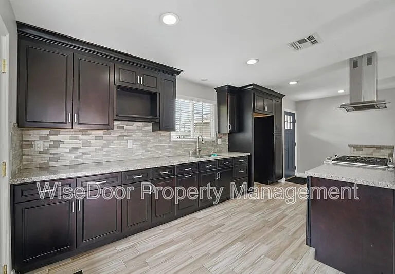 387 E Nubia St — Photo 36