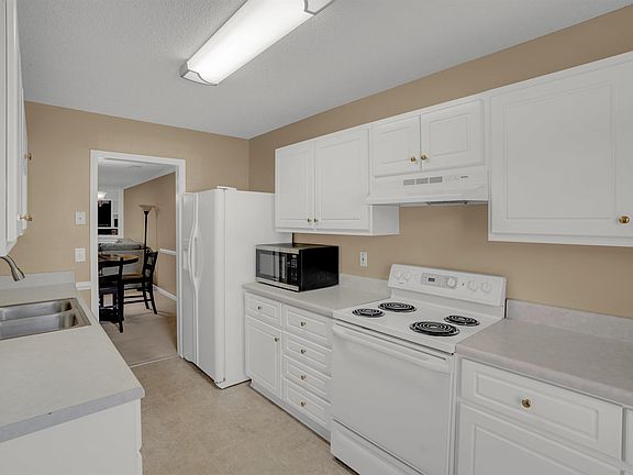 4th image of 105 Thorn Tree Ln