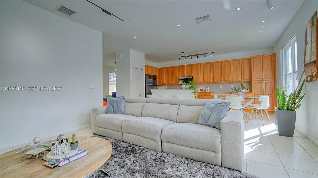 SW 28th St, Miramar — Photo 4