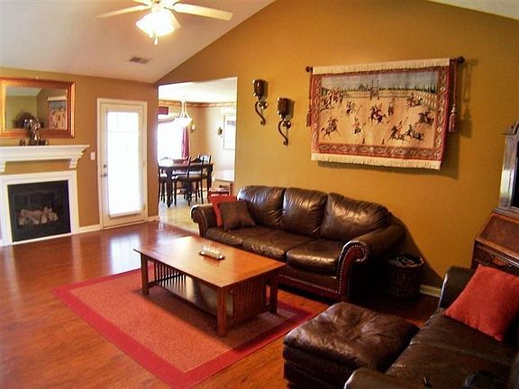 5th image of 2089 Drummond Dr