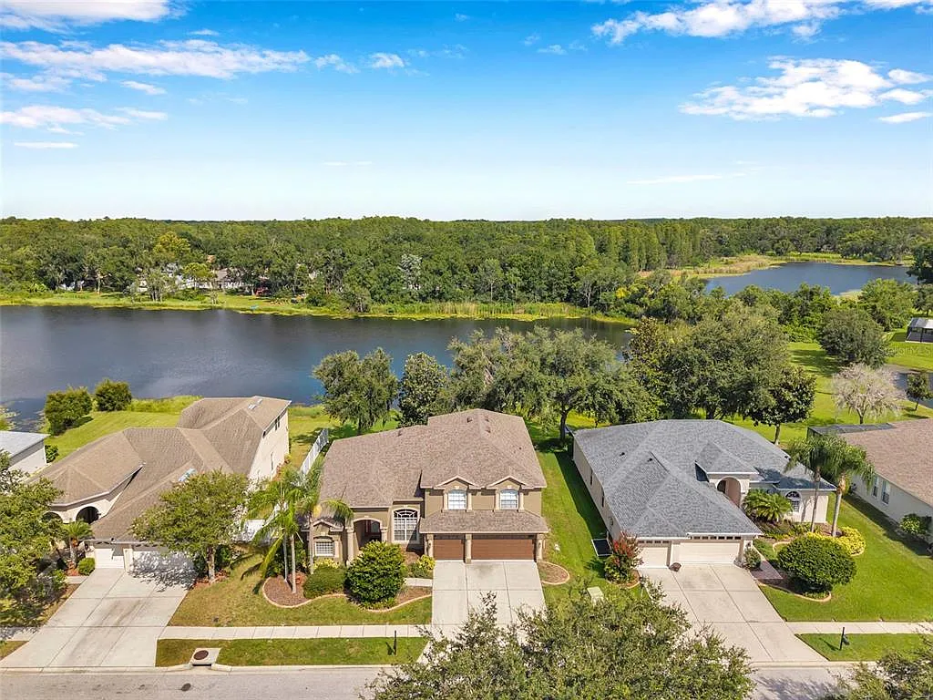 5 bed, 3.0 bath, 3249 sqft, $3,400 — Photo 1