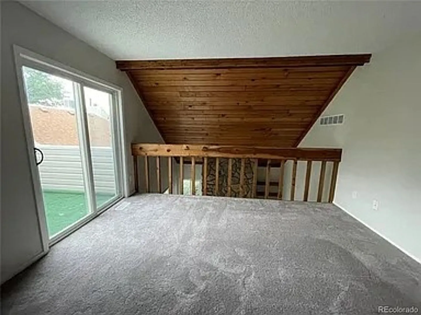 Charming 1BR Condo in Aurora — Photo 4