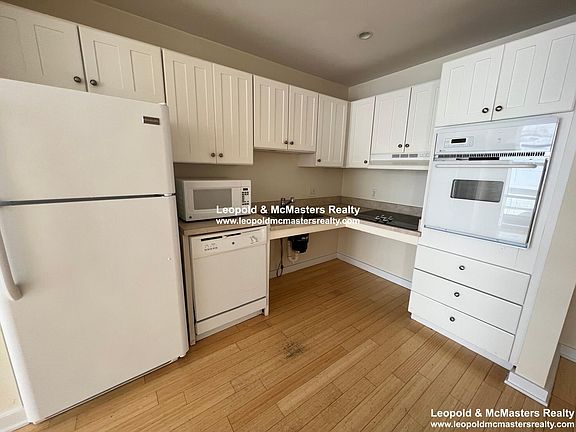 4th image of 40A Boylston St #406
