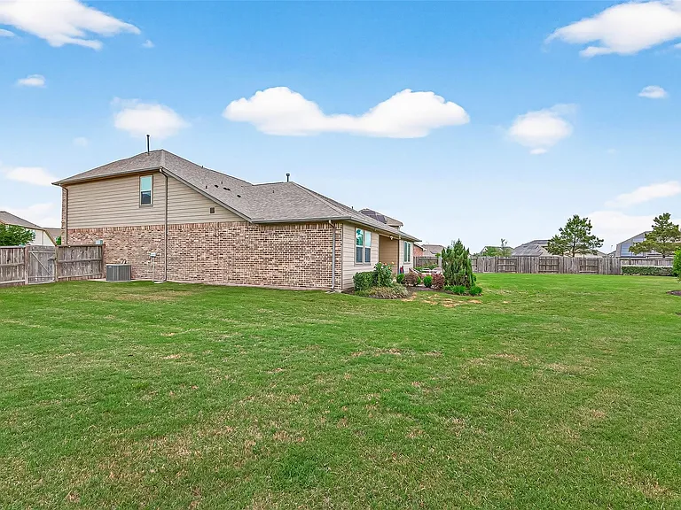 26102 Lazywaters Dr — Photo 36