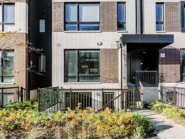 30 Ed Clark Gdns #Townhouse 4 — Photo 28