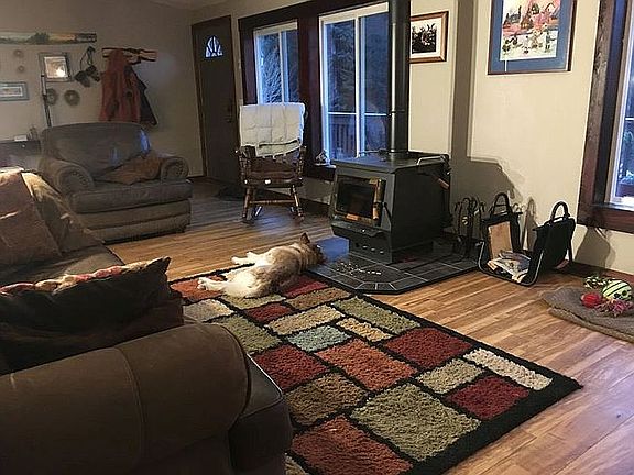 Living Room Area (2)