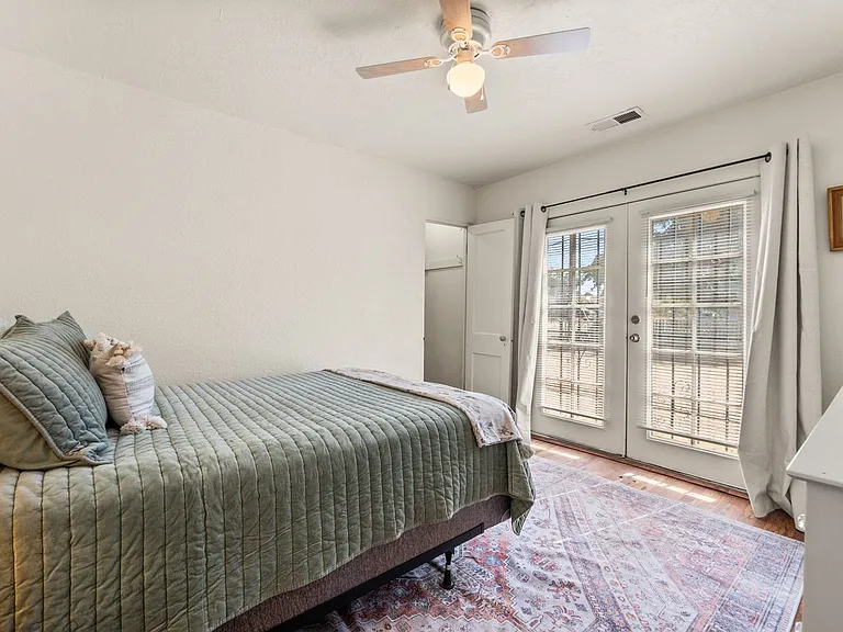 2210 Broadway Blvd NE — Photo 13