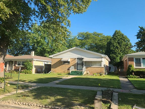 2nd image of 2123 Seward St
