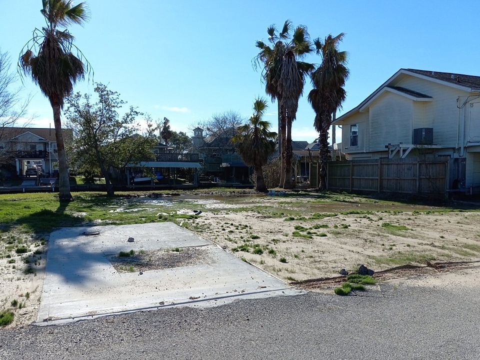 2nd image of 534 Pompano St