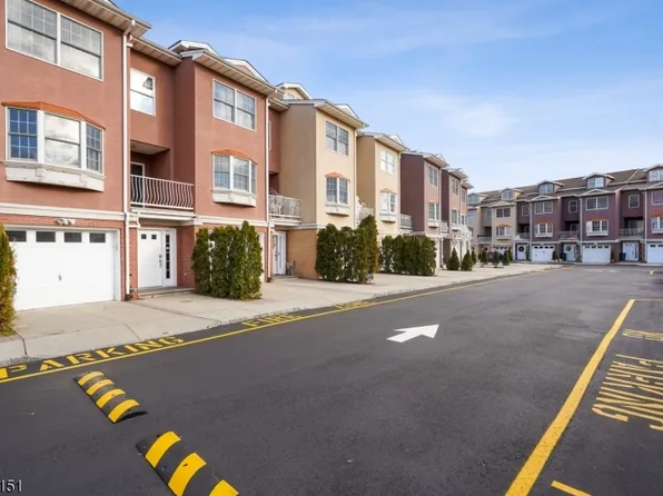 7 Harbor Front Ct #7, Elizabeth City, NJ 07206
