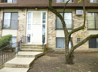 182 Waters Edge Dr #101, Glendale Heights, IL