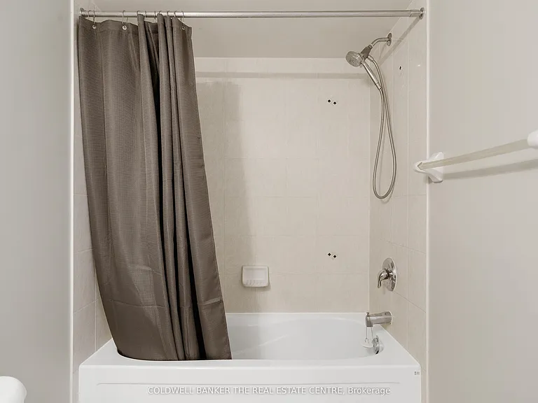 137 Sydenham Wells Dr #15 — Photo 16