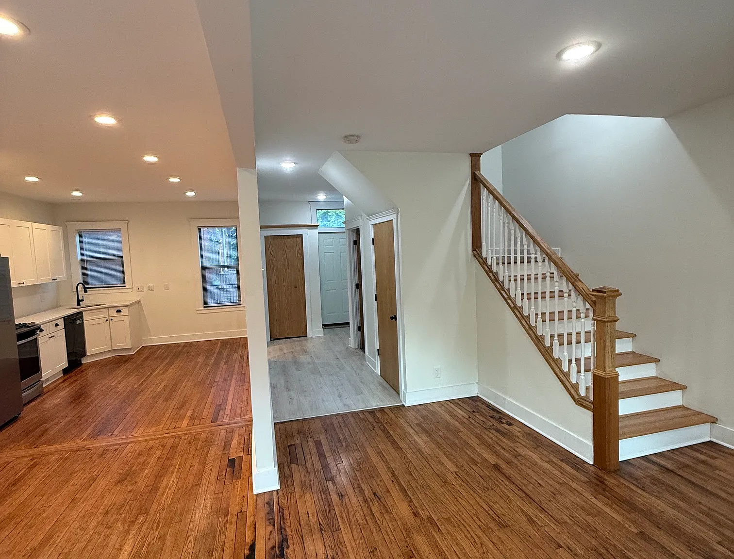 3 bed, 1.5 bath, 1400 sqft, $1,700 — Photo 2