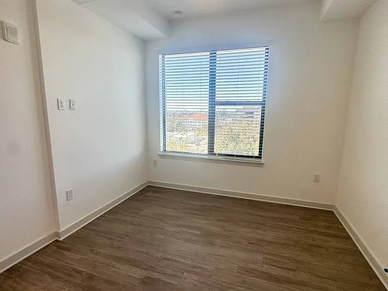 203 W Oak Ave — Photo 20