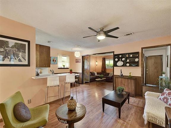 3rd image of 1008 Newport Ave
