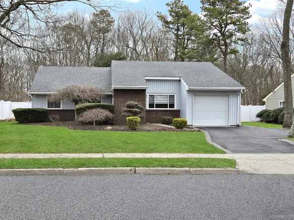 771 Waverly Avenue, Holtsville, NY 11742