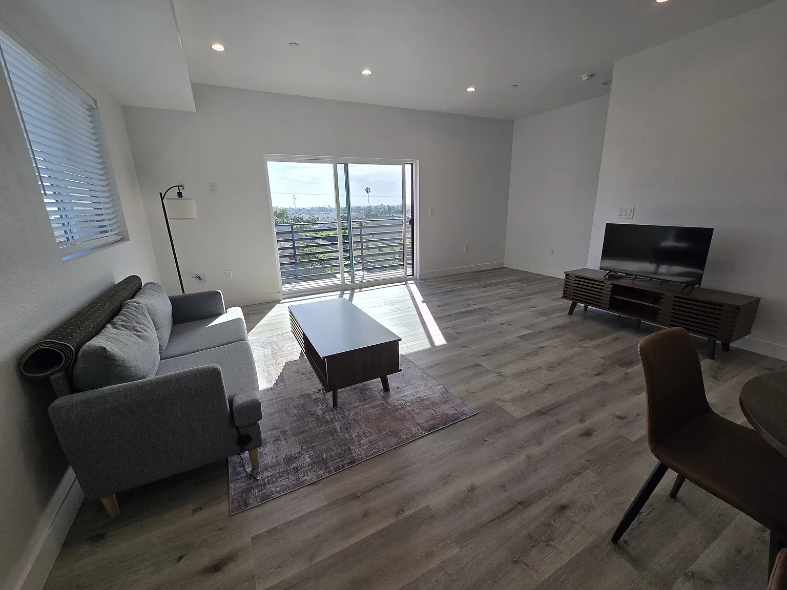 6 bed, 2000 sqft, $850 — Photo 3
