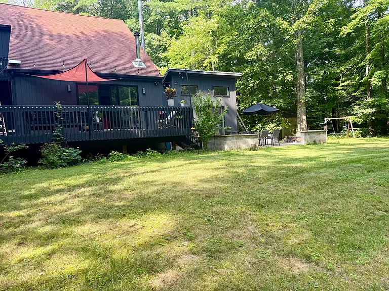 Woodland Dr — Photo 23