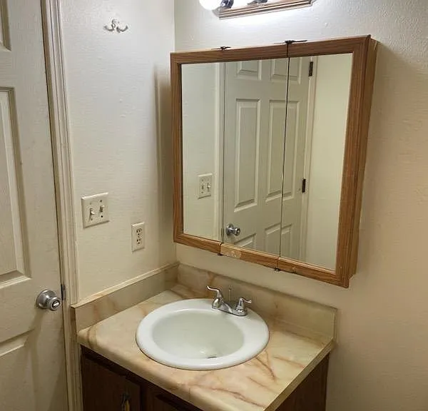 7506 Pennsylvania Ln NE #B — Photo 4