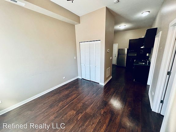 3rd image of 3147 S May St #10318983