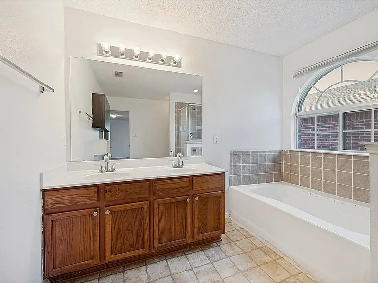 1665 Princess Ln — Photo 12