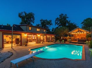 900 W Mulberry St, Angleton, TX 77515