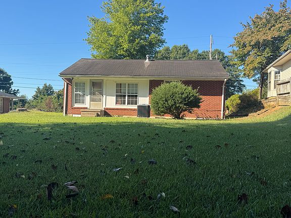 3rd image of 405 Hampton Dr
