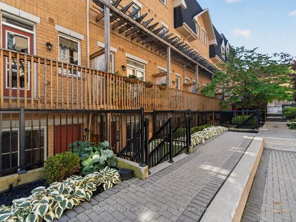 400 Hopewell Ave #108, Toronto, ON M6E 2S2