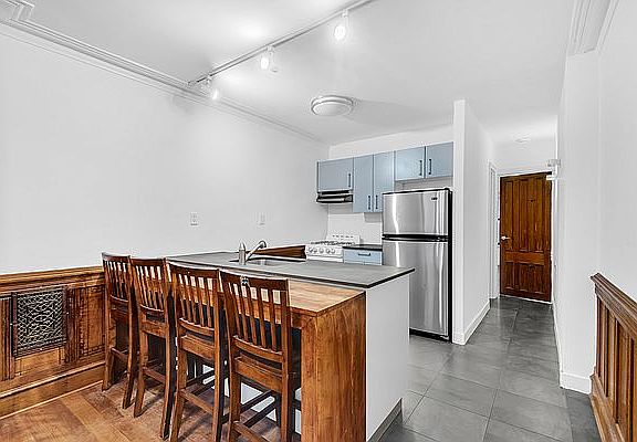 3rd image of 144 Lincoln Pl #2